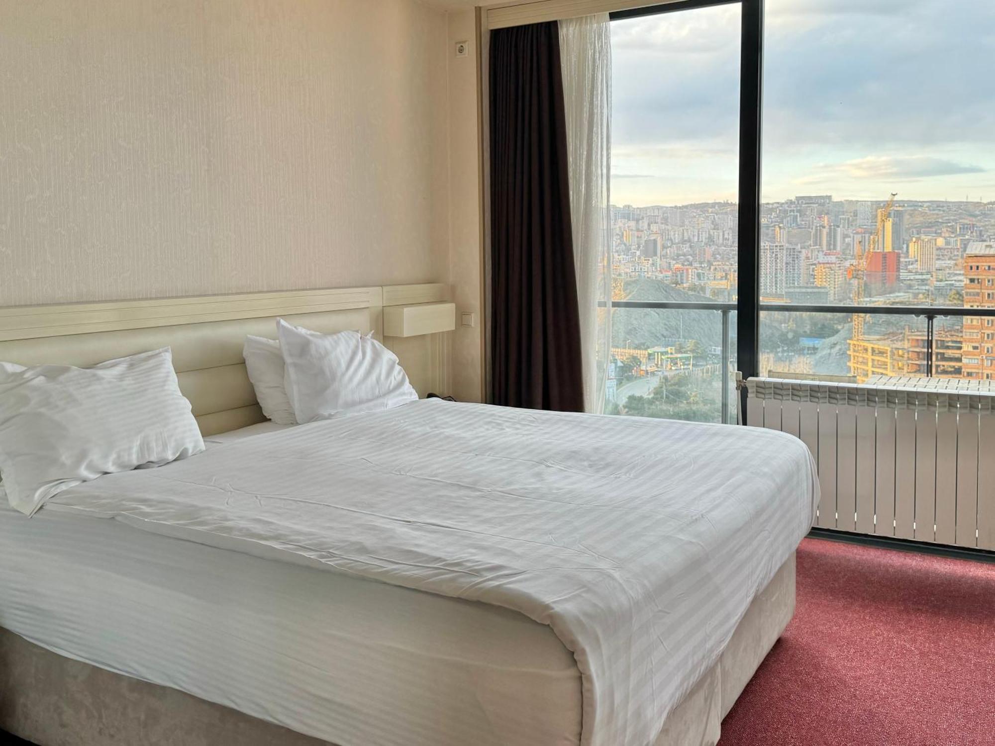 Full Comfort Apartment At Chavchavadze Tbilisi Exterior photo