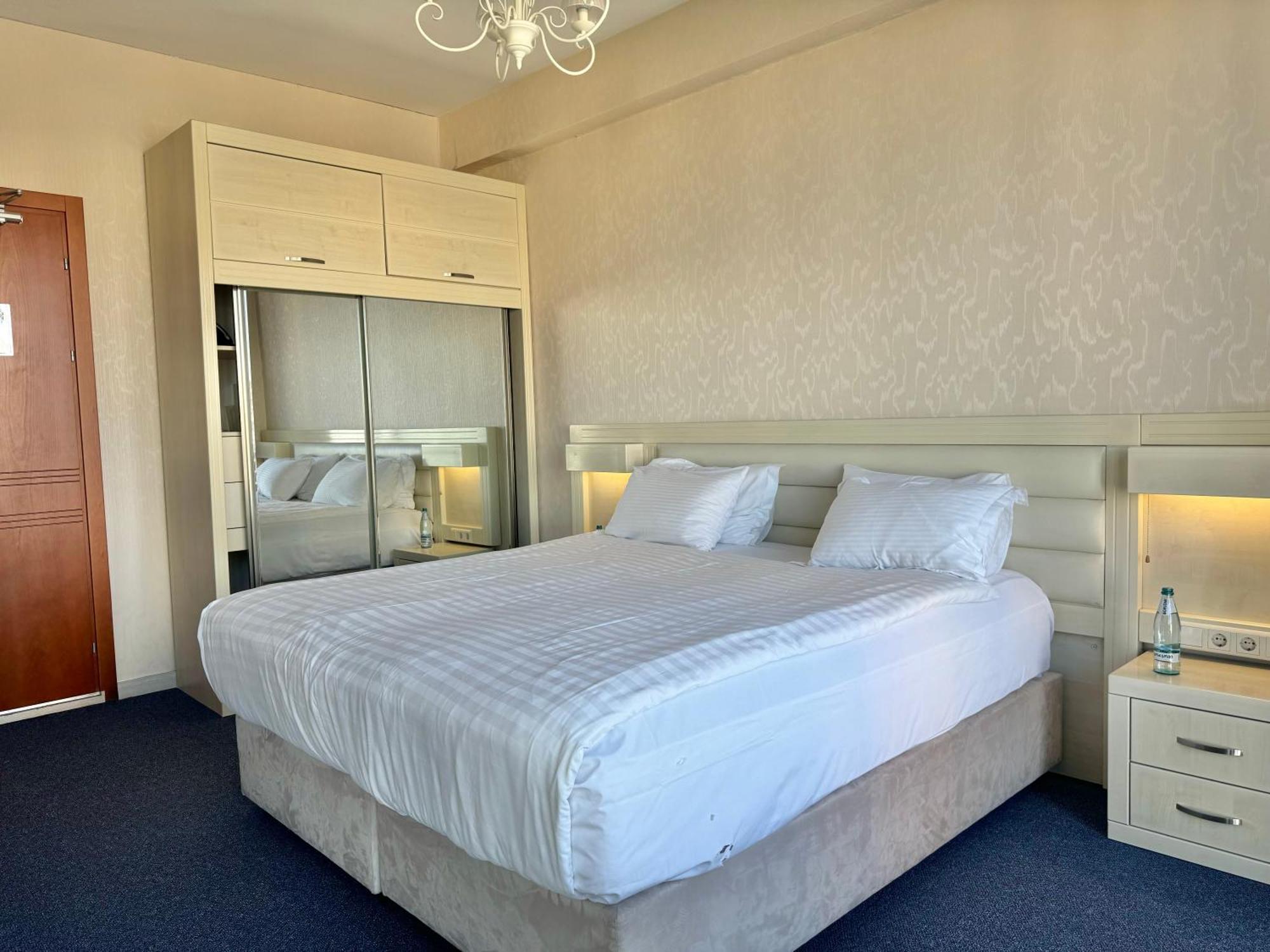 Full Comfort Apartment At Chavchavadze Tbilisi Room photo